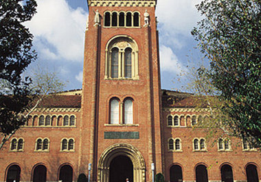 take a picture of you by Tommy the Trojan at USC and any other place on campus big2