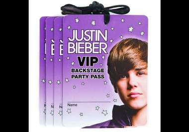sing happy birthday or send a special message with a  justin bieber background big2