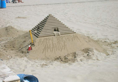 write your message on sand pyramid or castle big1