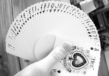 teach you how to win Free Drinks using a simple card trick hustle big1